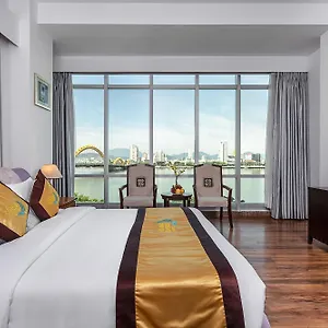 danang-riverside.hotelsofhoian.com/